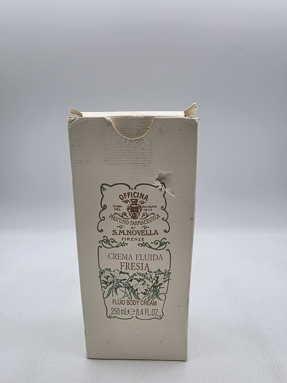 Fresia Fluid Body Cream - White